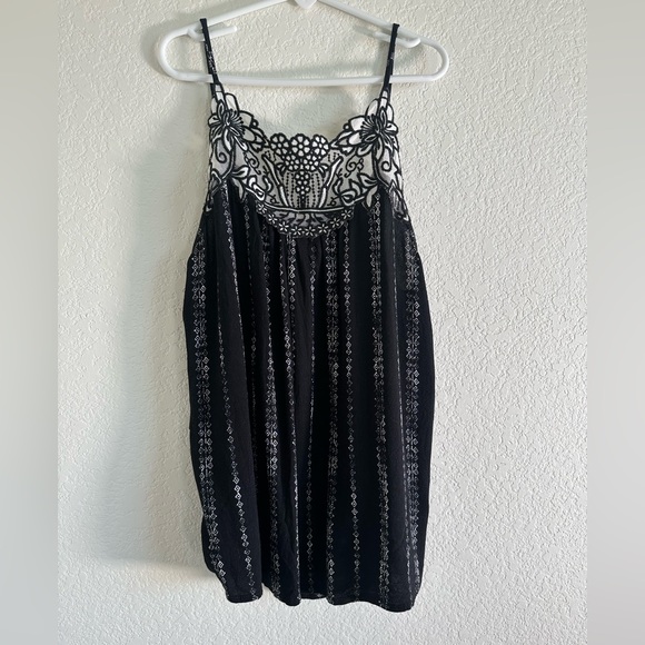 2 Spaghetti Strap Tanks - Picture 4 of 5